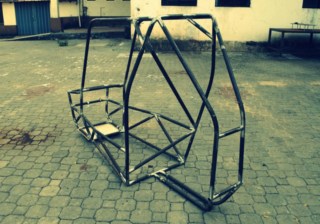 Roll_cage_by_Team_Manipal_Racing_for_SAE_BAJA_2013_Rochster