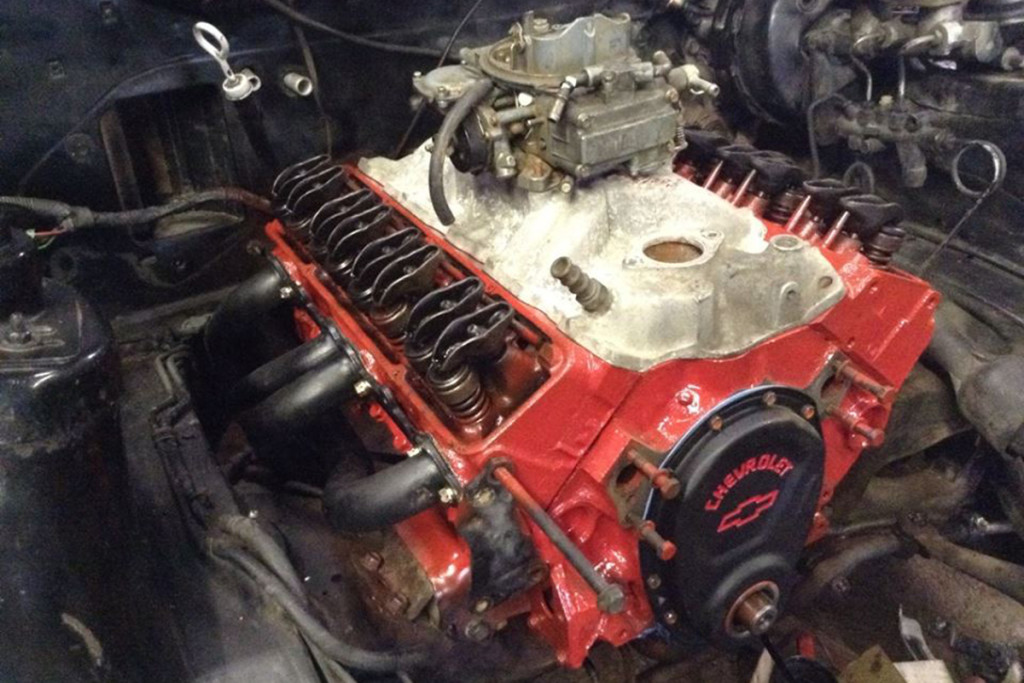 Dan wasn’t looking for blazing white-knuckle power upgrades, so he stuck with easy and tried and true: A Holley Classic 650 CFM Double Pumper and an Edelbrock Torker II intake. 