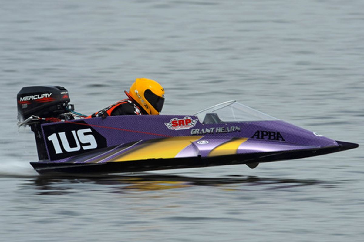 how does powerboat racing work