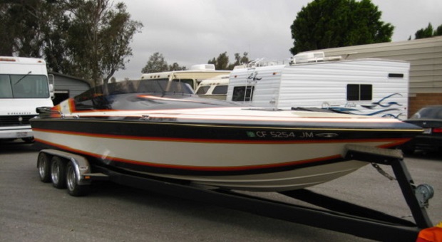 Today's Cool Classified Find is this 1987 Hallett 26' V Bottom