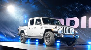 Jeep Gladiator Pickup Debuts at LA Auto Show