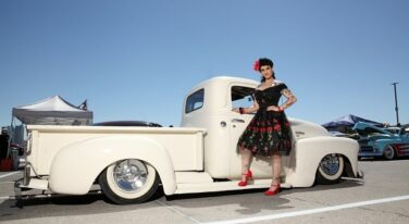 Mitzi's Pinup Corner: Bomber Betty