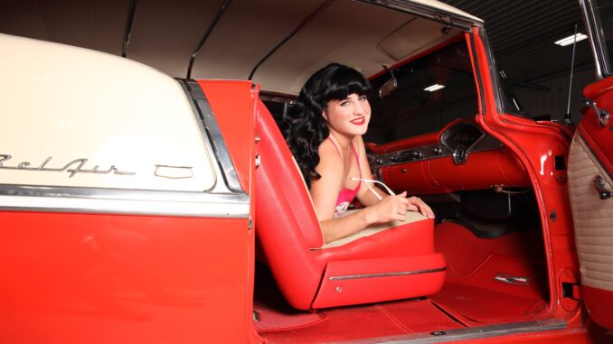 Mitzi's Pinup Corner: Bettina LaCroix