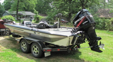 RacingJunk 12 Cars of Christmas: Champion Bass Boat for $29,000